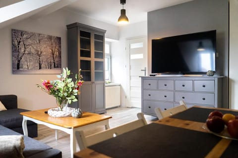 Communal lounge/ TV room, TV and multimedia, Living room, Seating area