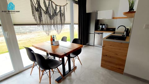 Coffee/tea facilities, Kitchen or kitchenette, Dining area, dishwasher, minibar, stove