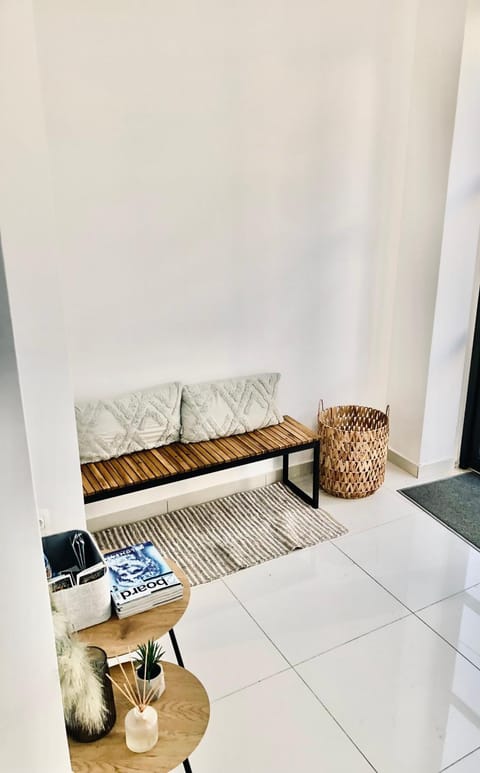 Seating area, Internal: Not applicable to any particular room