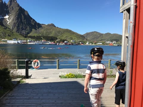 Ballstad Delicate Ocean Front House - Rorbu style House in Lofoten