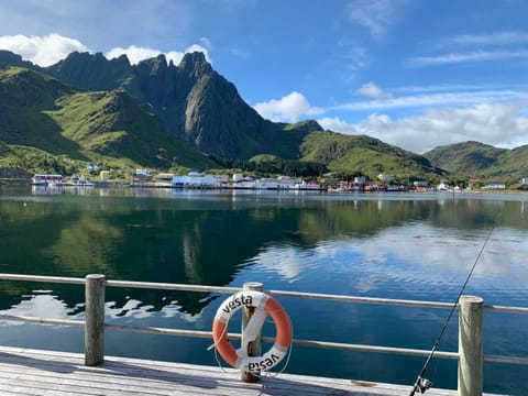 Ballstad Delicate Ocean Front House - Rorbu style House in Lofoten