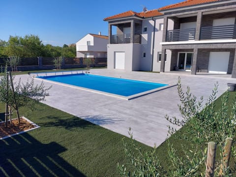 Property building, Swimming pool