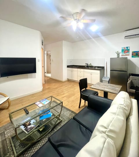 TV and multimedia, Kitchen or kitchenette, Living room