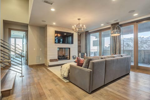 Gorgeous Five Bedroom Penthouse in the Heart of Park City apartment hotel Apartment in Park City