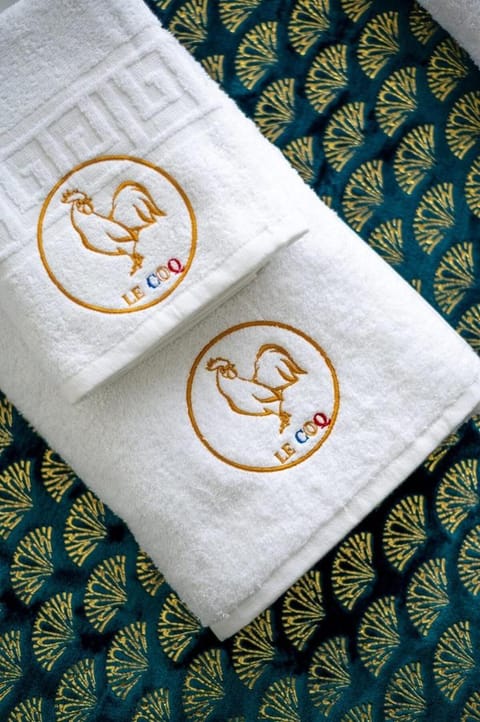 Bed, Property logo or sign, Bedroom, towels