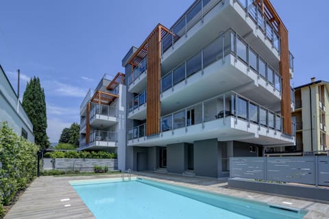 Property building, Facade/entrance, Off site