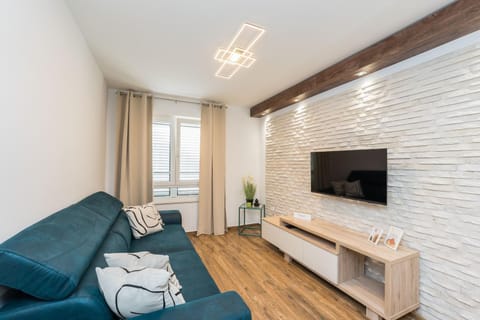 Communal lounge/ TV room, TV and multimedia, Living room, Seating area