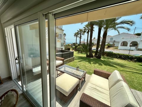 Restaurant/places to eat, Garden, View (from property/room), Balcony/Terrace, Lounge or bar, Beach, Sea view, Supermarket/grocery shop, sunbed
