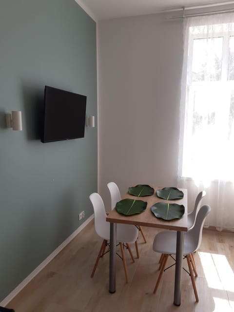 Communal lounge/ TV room, TV and multimedia, Dining area