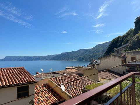 Mountain view, Sea view