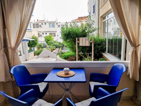 View (from property/room), Balcony/Terrace, Seating area