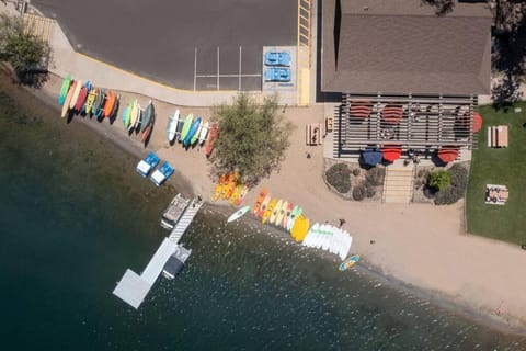 New Luxury 5BR Cabin in Pine Mountain Lake! 1 Minute to Beach! Massage Chair! Close to Yosemite! Perfect for Retreats and Escapes All Seasons! Cabin in Groveland