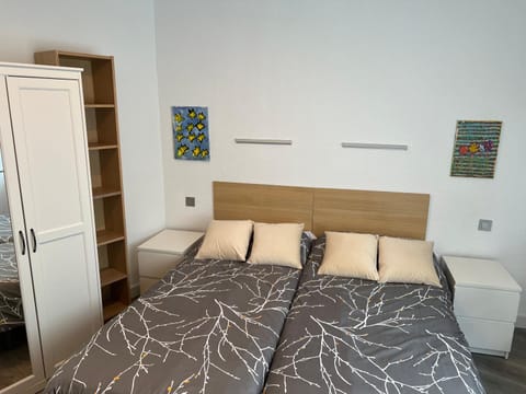 Casa Boutique en Pozuelo con 8 habitaciones y 4 baños compartidos Vacation rental in Madrid