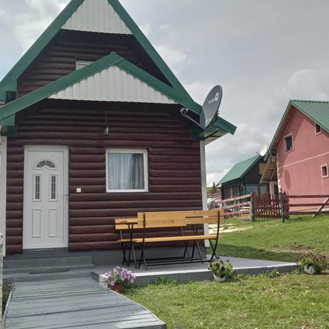 Apartments Avramovic - Bungalow Apartment in Montenegro