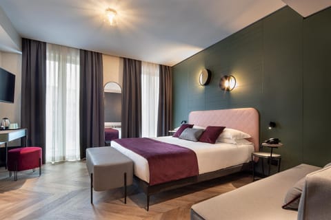 Bed, Steam room, Balcony/Terrace, Photo of the whole room, Decorative detail, Bedroom