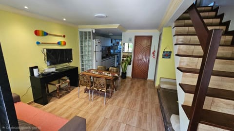 Communal lounge/ TV room, TV and multimedia, Kitchen or kitchenette, Living room, Seating area, Dining area
