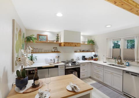 The Poe - Stylish Studio in downtown High Springs Apartment in Florida