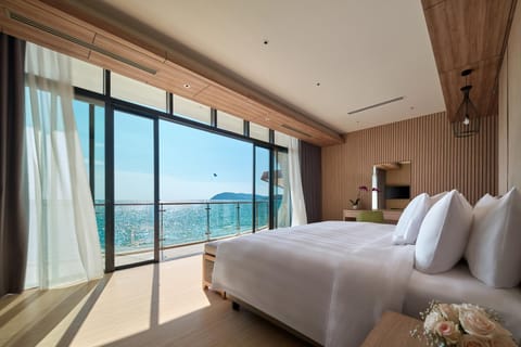 Bed, Natural landscape, View (from property/room), Balcony/Terrace, Photo of the whole room, Bedroom, Sea view
