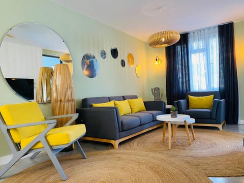 Living room, Seating area