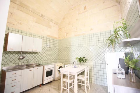 Kitchen or kitchenette, Dining area, pet friendly, stove