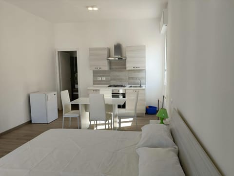 Bed, Kitchen or kitchenette, Photo of the whole room, Dining area