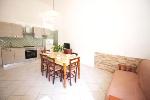 Kitchen or kitchenette, Seating area, Dining area, pet friendly, stove