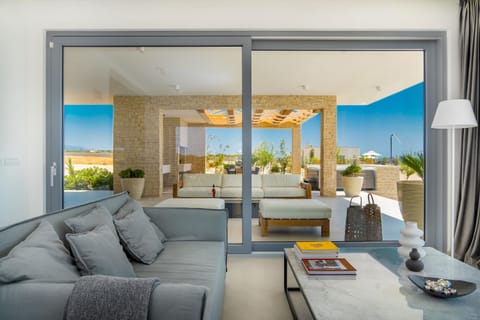 Balcony/Terrace, Living room, Pool view