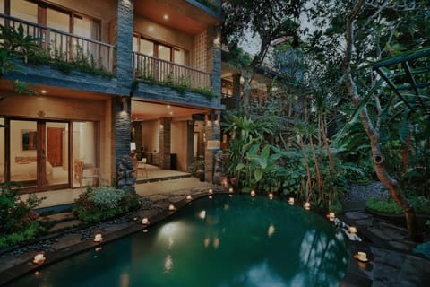 Property building, Garden, Swimming pool, Swimming pool