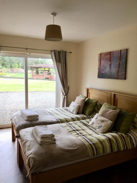 Bedroom, towels