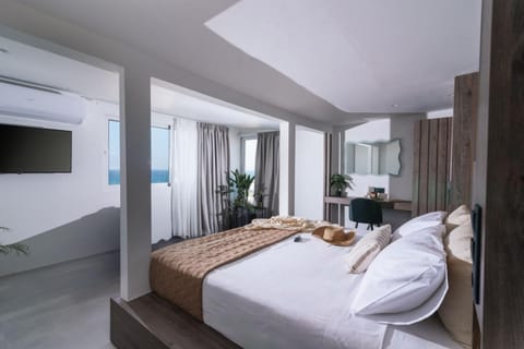 Bed, TV and multimedia, Bedroom