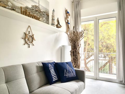 Day, Natural landscape, Living room, Seating area