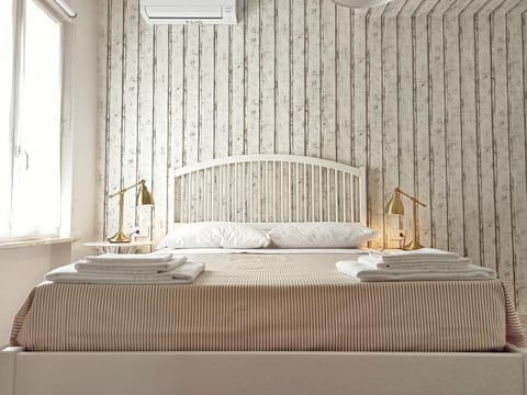 View (from property/room), Decorative detail, Bedroom