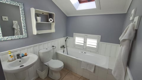 Toilet, Bathroom, Bath, towels