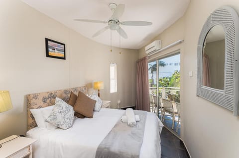 Balcony/Terrace, Photo of the whole room, fireplace, air conditioner