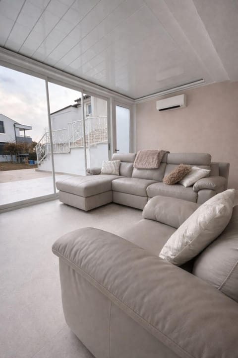 Living room, air conditioner