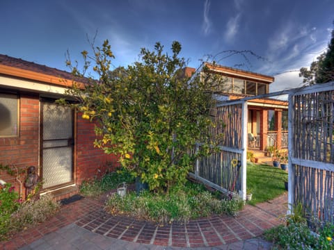 Facade/entrance, Facade/entrance, Decorative detail, Area and facilities