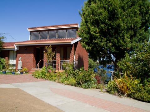 Facade/entrance, Day, Garden, Decorative detail, Area and facilities