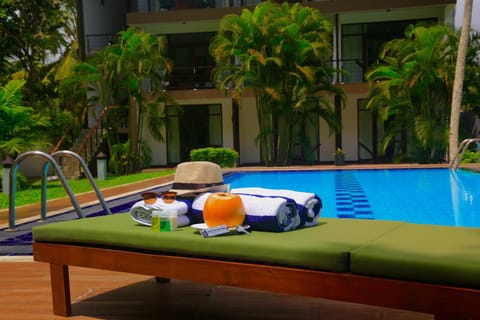 Day, Natural landscape, Food and drinks, Pool view, Swimming pool, Swimming pool, sunbed, towels