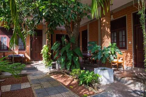 Facade/entrance