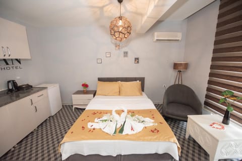 Kitchen or kitchenette, Photo of the whole room, Bedroom