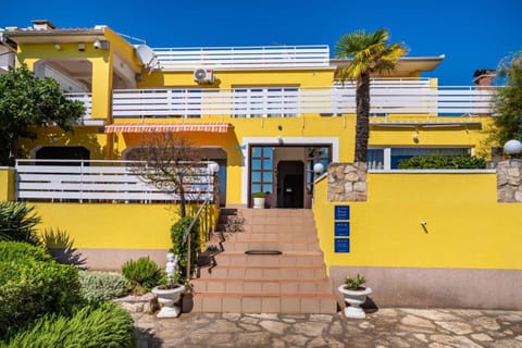 Property building, Facade/entrance, Day, View (from property/room), Balcony/Terrace