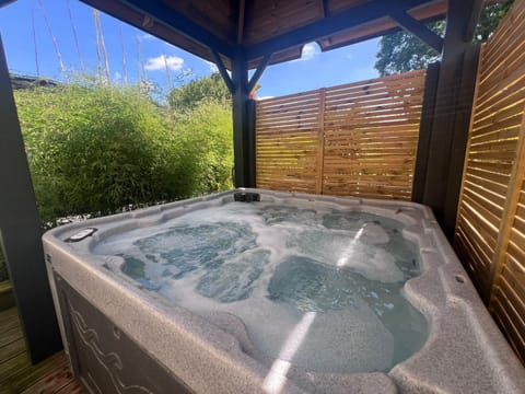 Garden, Hot Tub, Fitness centre/facilities
