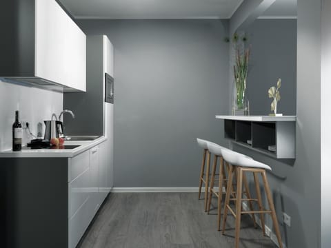 Kitchen or kitchenette, Dining area, minibar