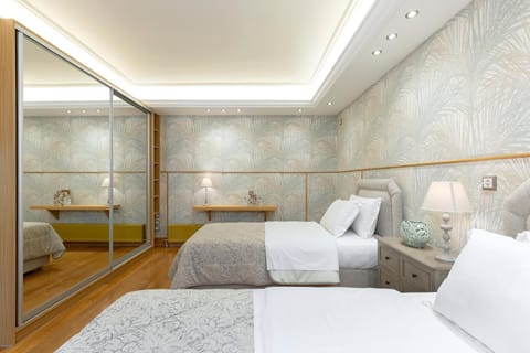 Vouliagmeni's Elegance by Acropolis Suites Apartment in Vouliagmeni