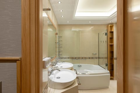 Vouliagmeni's Elegance by Acropolis Suites Apartment in Vouliagmeni