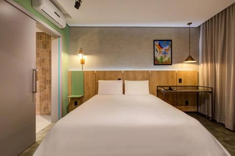 Bed, Bedroom, Area and facilities