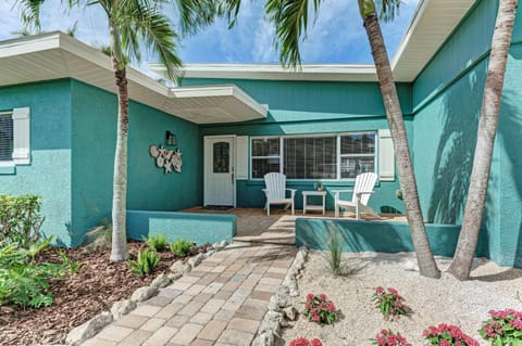 Lazy Lagoon: On Canal, Pool, Boat Dock, 2 blocks to Beach by Anna Maria Life Vacation Rentals House in Holmes Beach