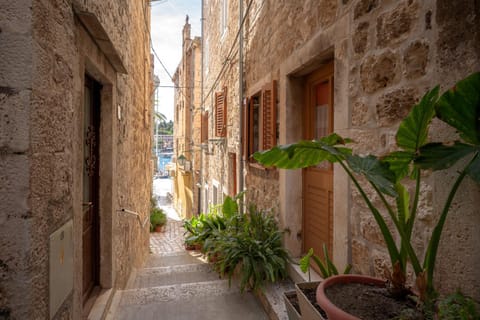 Facade/entrance, Neighbourhood, Street view