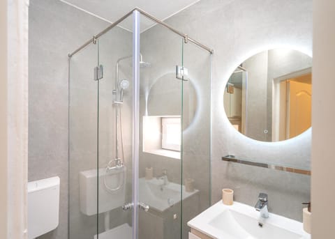 Shower, Bathroom, towels