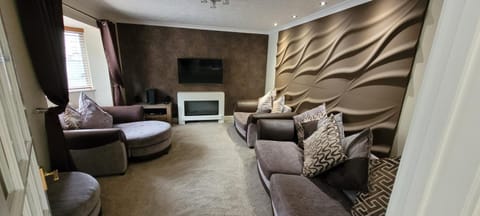 Tides Reach - 3 Bedroom Holiday Home - Llanreath - Pembroke Dock House in Wales